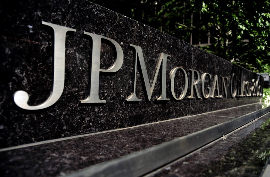 JPMorgan vê lucro cair a US$ 13 bi no 4T com impacto de cartão Apple