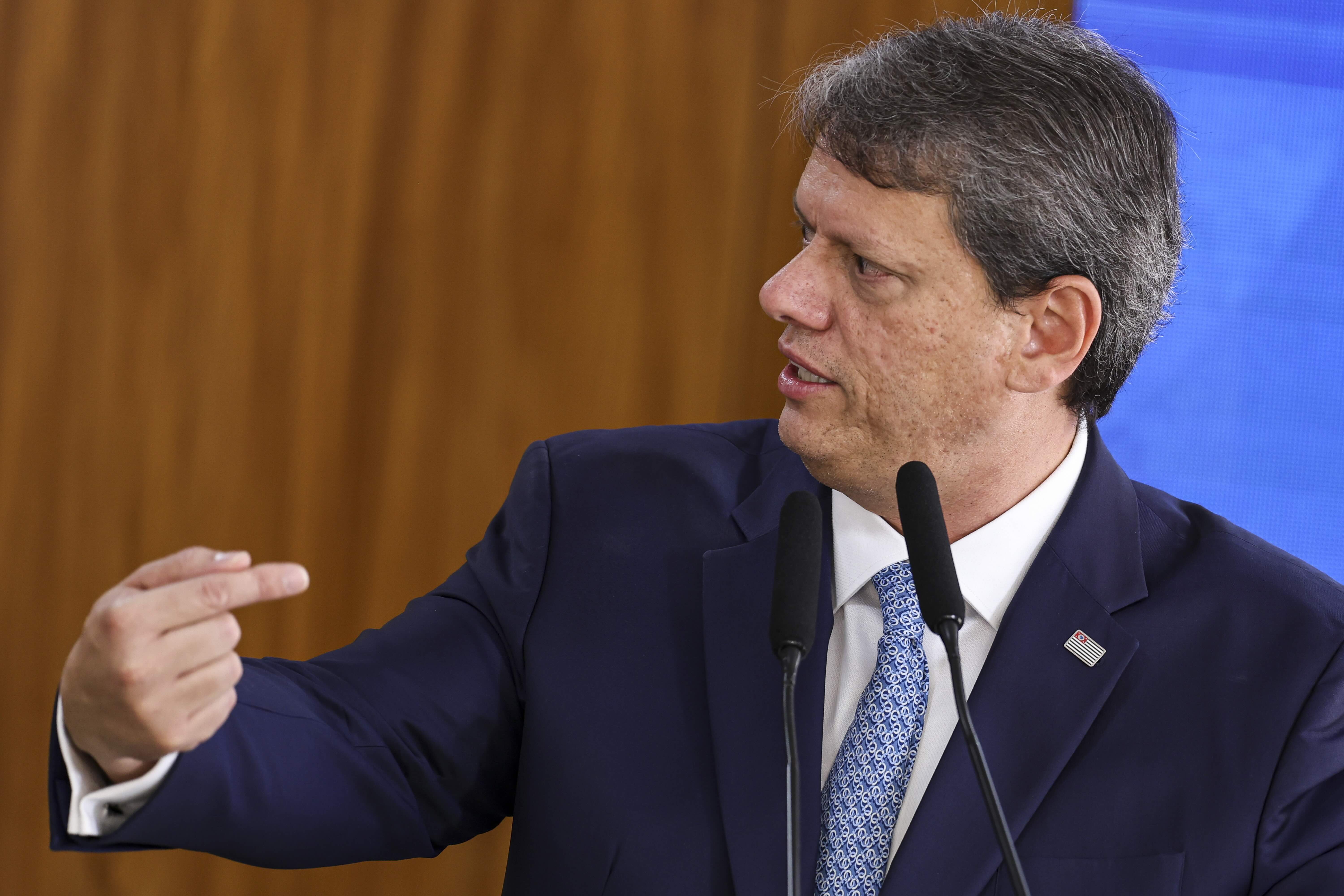 Tarcísio curte comentário da esposa e reacende debate sobre presidência em 2026