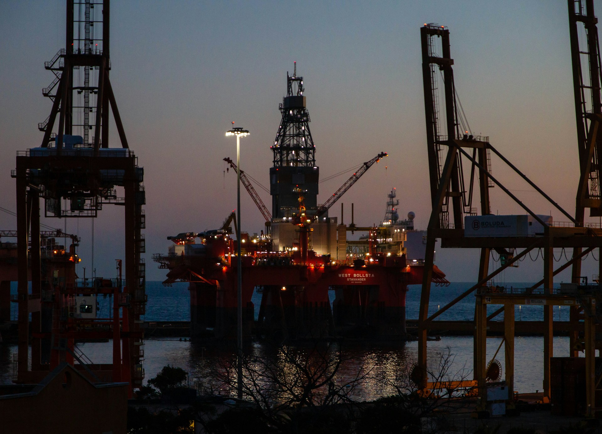 Morgan Stanley prevê cenário 'binário' para petróleo e recomenda Vibra sobre Petrobras