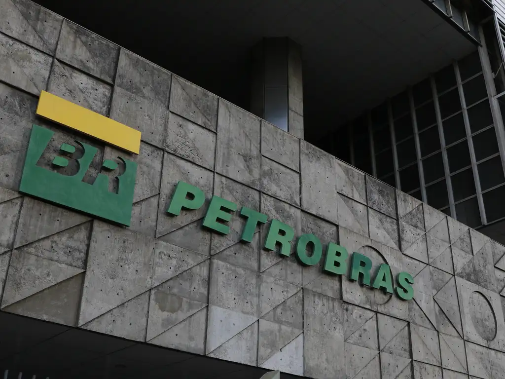 Petrobras e Vale firmam acordo para fornecimento de diesel S10 em Minas Gerais