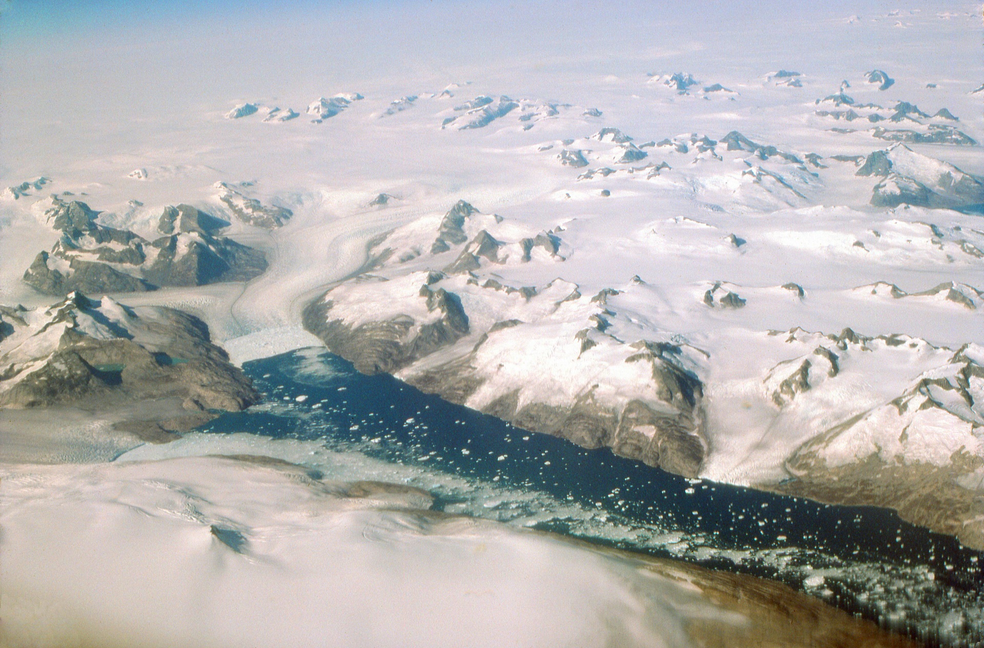 Trump reforça desejo de controle dos EUA sobre a Groenlândia antes de reunião