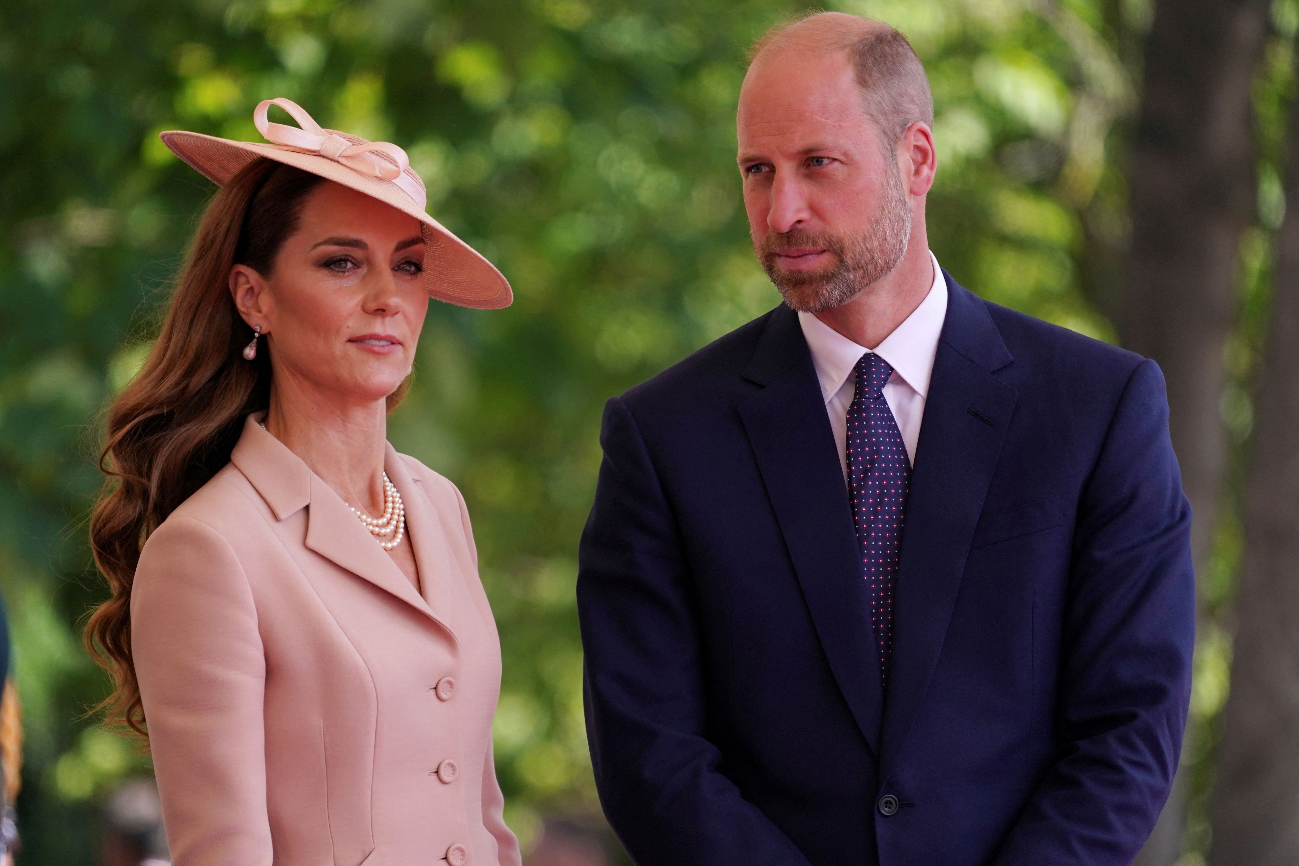 Príncipe William e Kate expressam preocupação com revelações sobre Jeffrey Epstein
