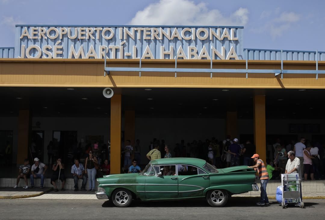 Cuba suspende abastecimento de combustível para voos internacionais