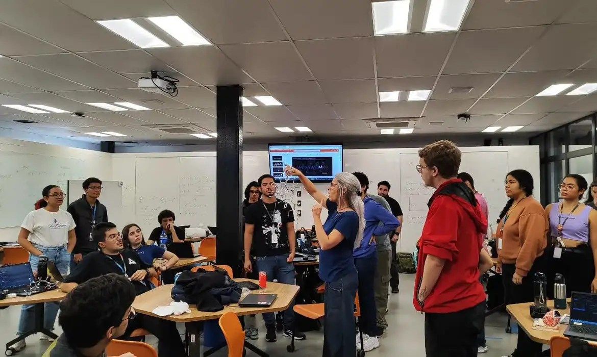 Yduqs (YDUQ3) adquire 100% da Unifametro