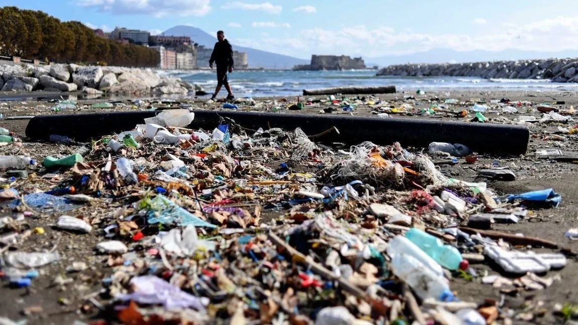 União Europeia aprova reciclagem química de plástico em garrafas