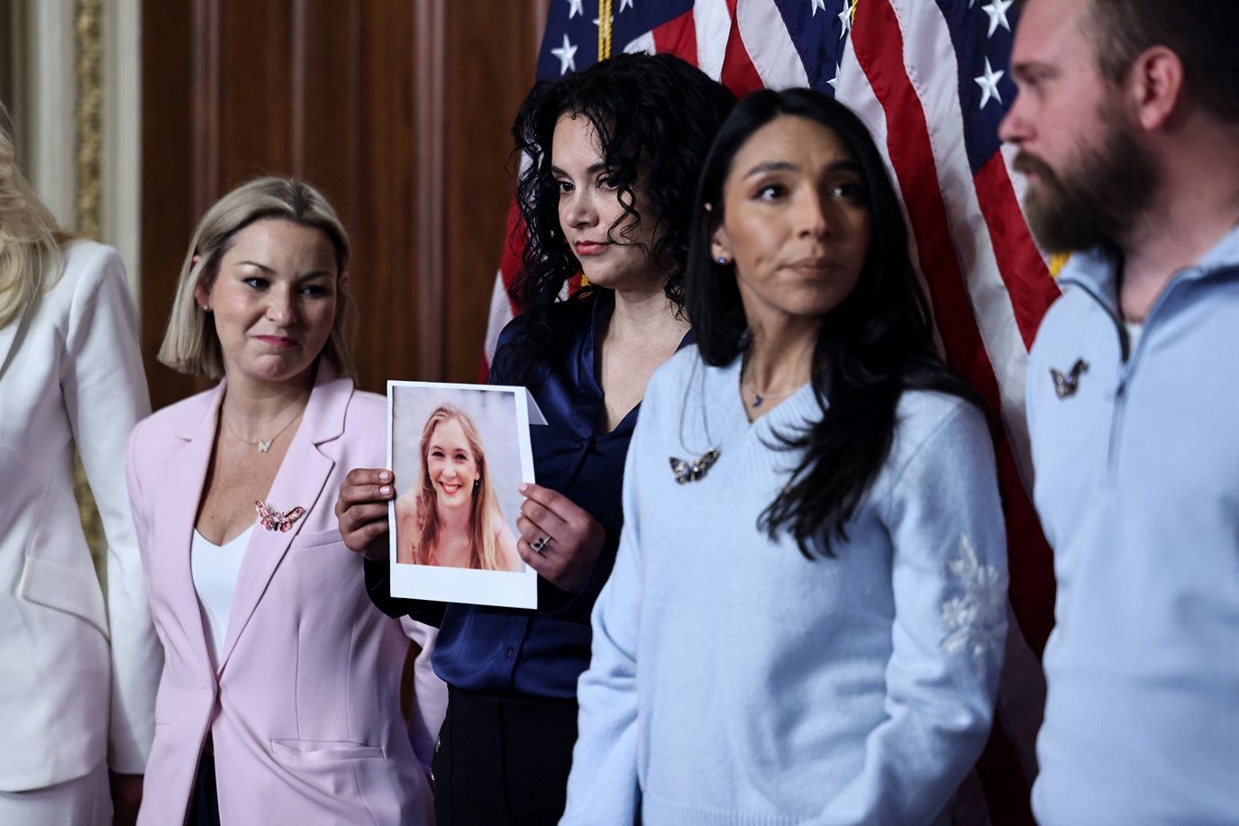 Ex-príncipe Andrew é preso após denúncia de Virginia Giuffre sobre caso Epstein