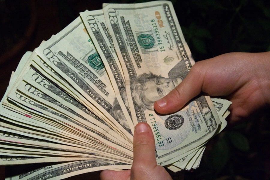 Dólar fecha em queda após três altas consecutivas, cotado a R$ 5,227