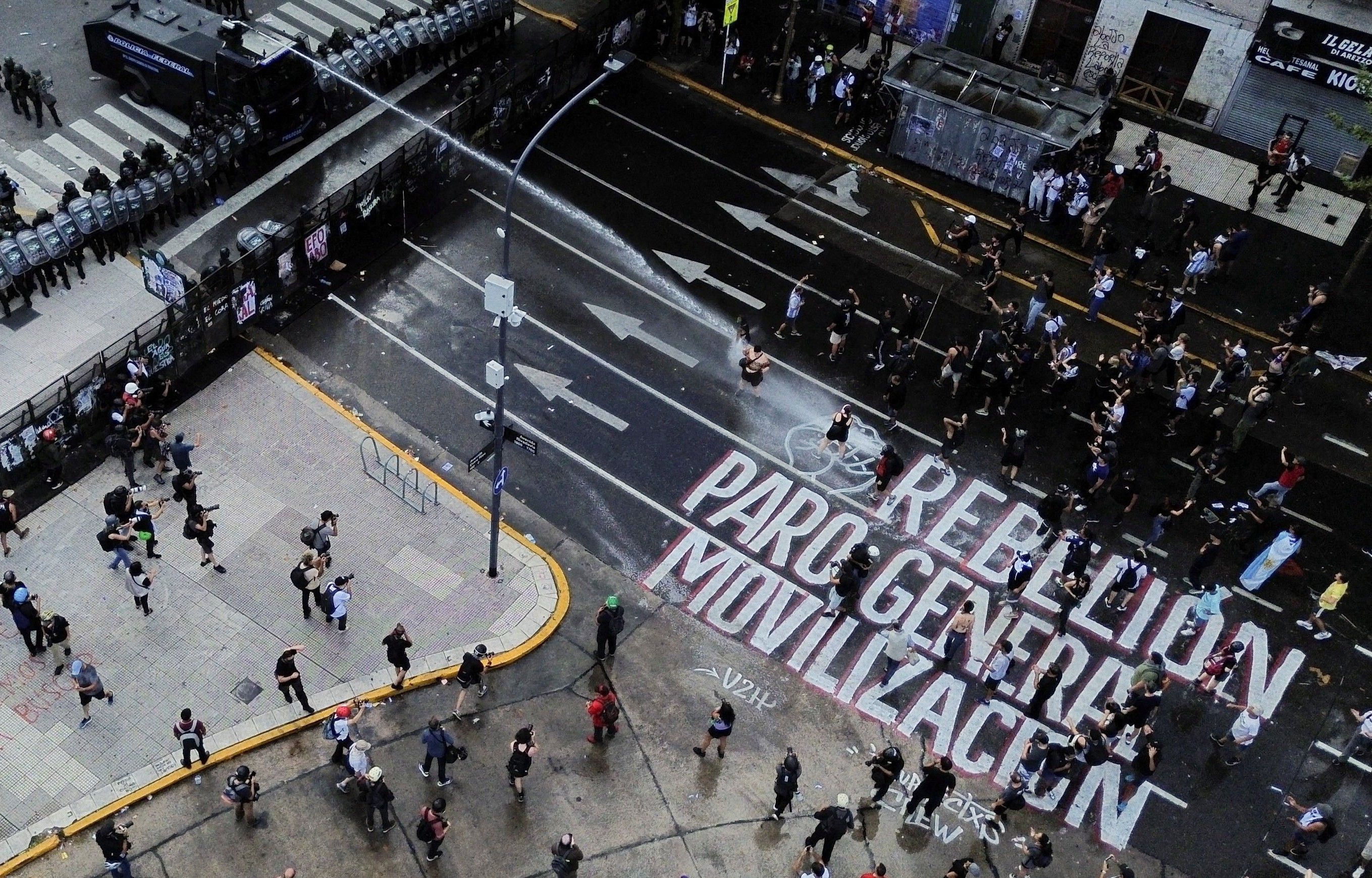 Greve geral na Argentina cancela voos e paralisa atividades contra reforma trabalhista