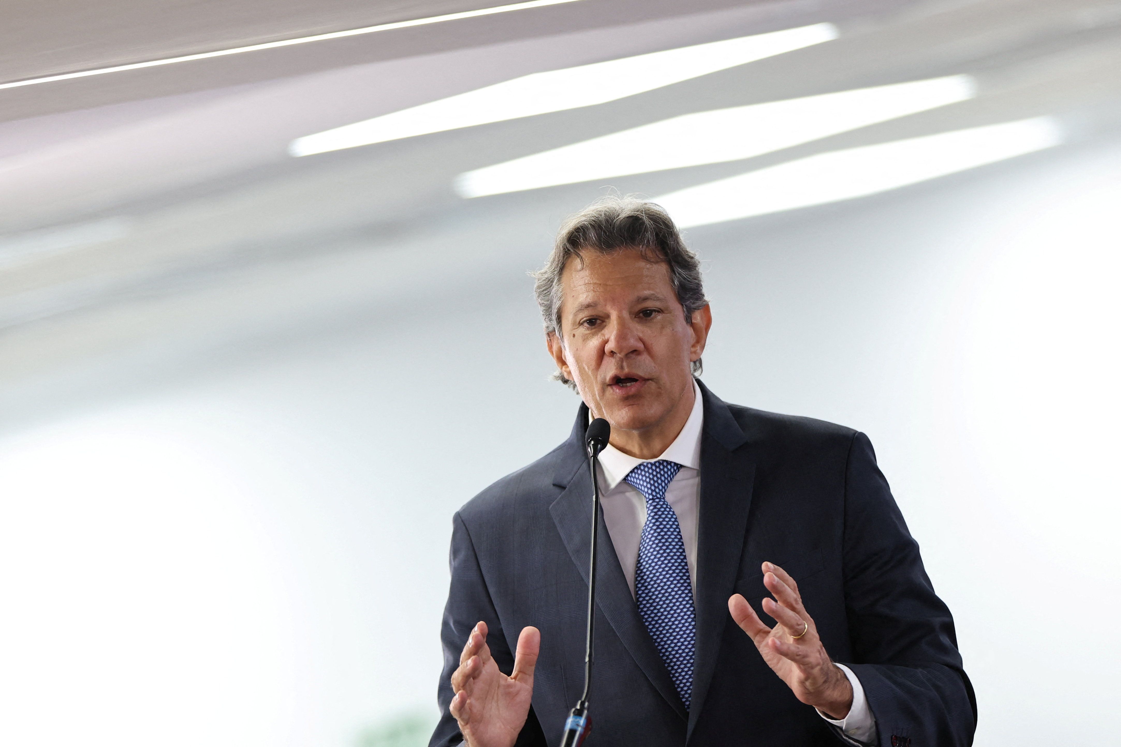 Haddad lança livro sobre capitalismo e relembra trajetória acadêmica