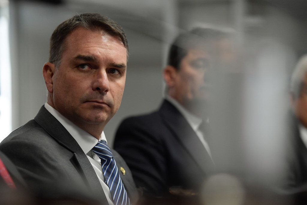 Flávio Bolsonaro: Anotações indicam Flávio Roscoe como opção em Minas Gerais