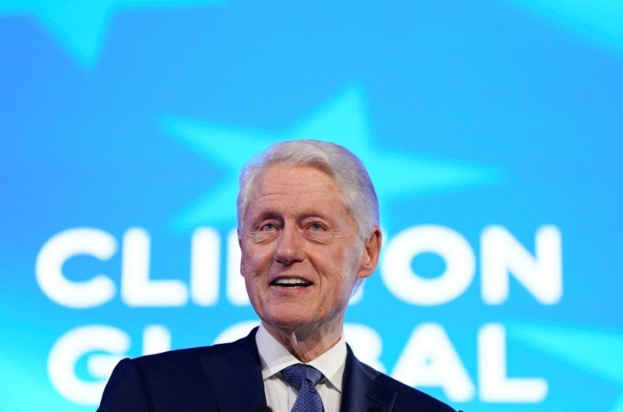 Bill Clinton diz desconhecer crimes de Epstein em depoimento ao Congresso
