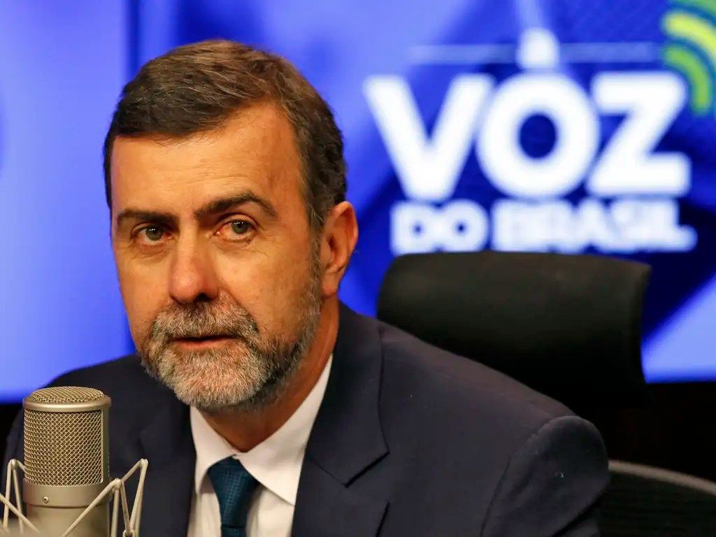 Damares Alves denuncia Marcelo Freixo por financiamento da Embratur a escola de samba