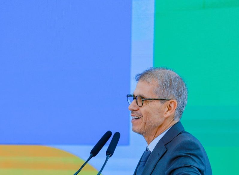 Ministro Sidônio Palmeira expande uso de pesquisas e causa incômodo entre aliados