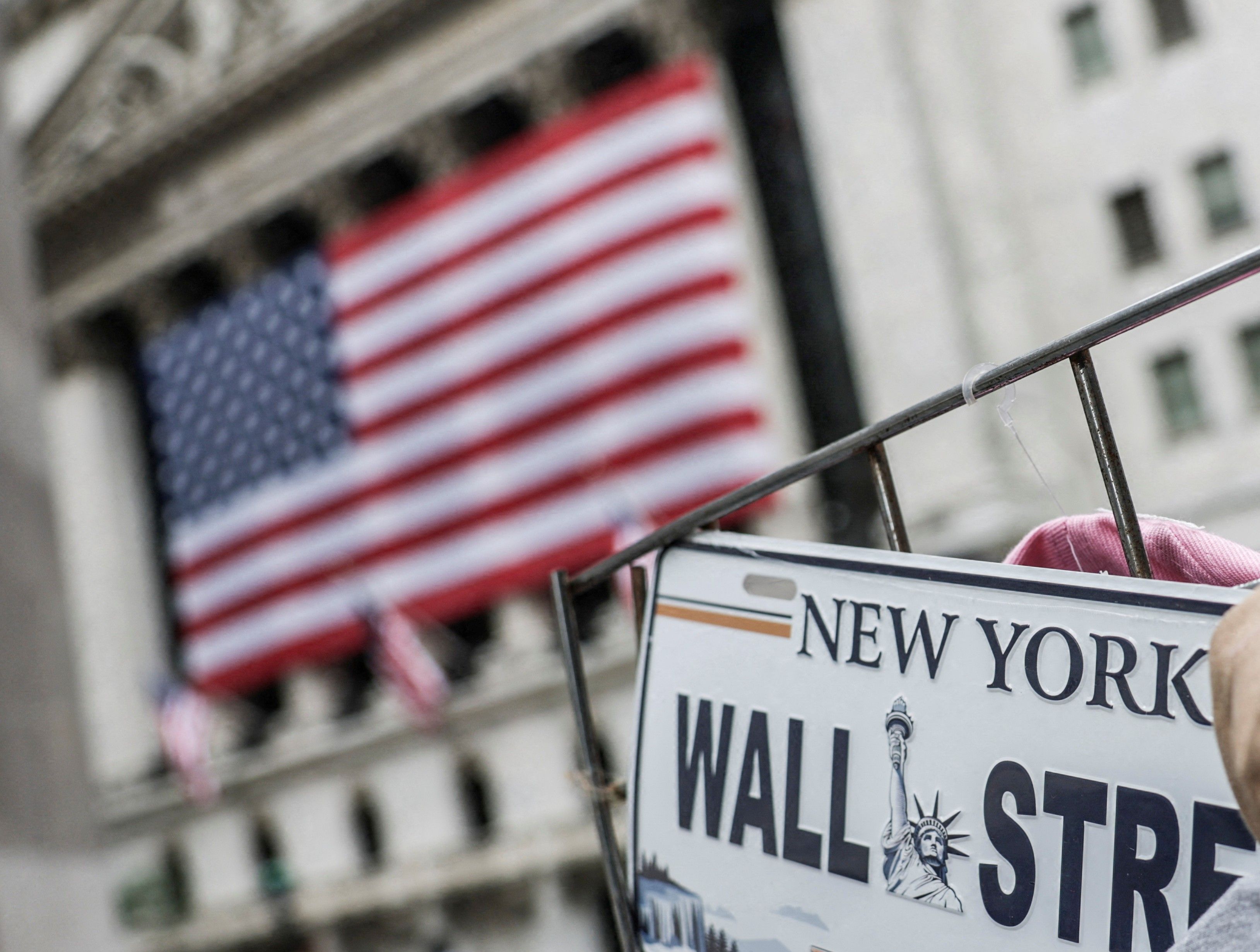 Wall Street abre em alta após notícias de contato secreto entre Irã e EUA
