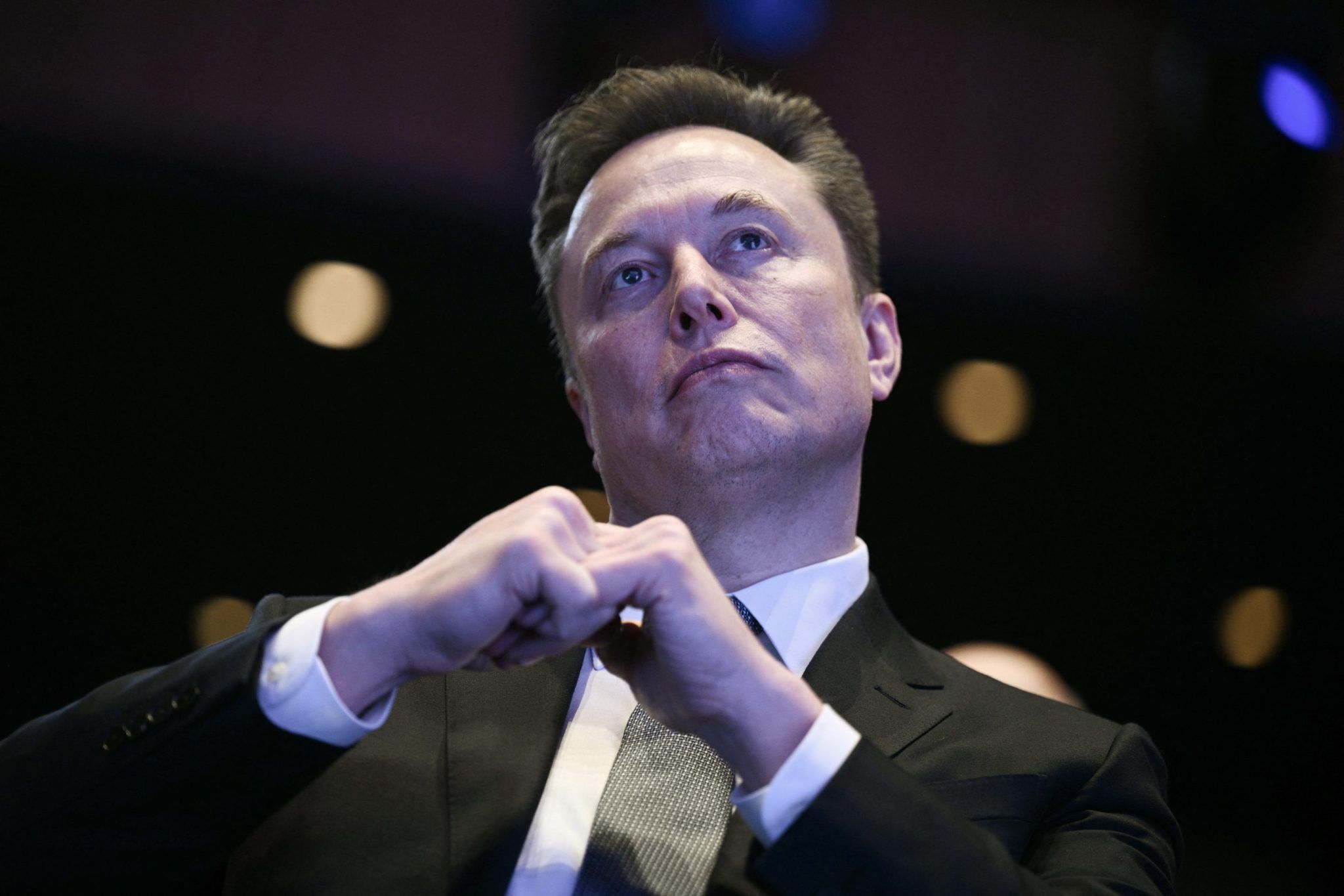 Elon Musk dispensa currículos em processo seletivo para equipe de chips de IA