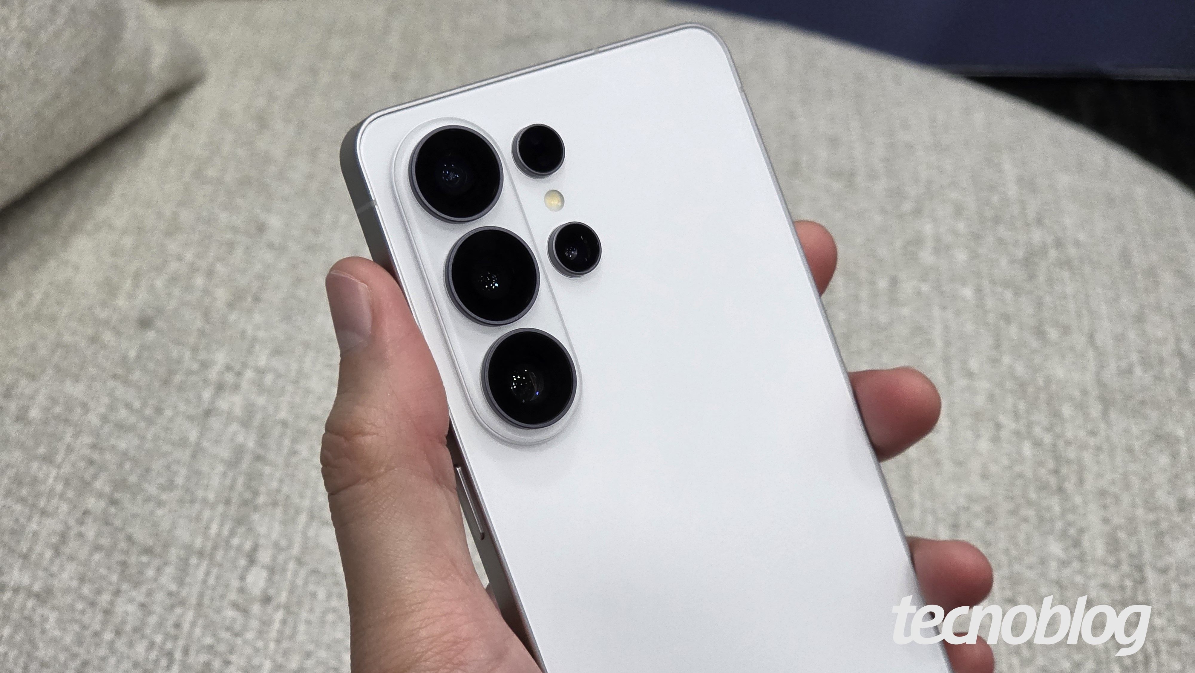 Galaxy S25: Atualização trará controle de desfoque às câmeras com zoom