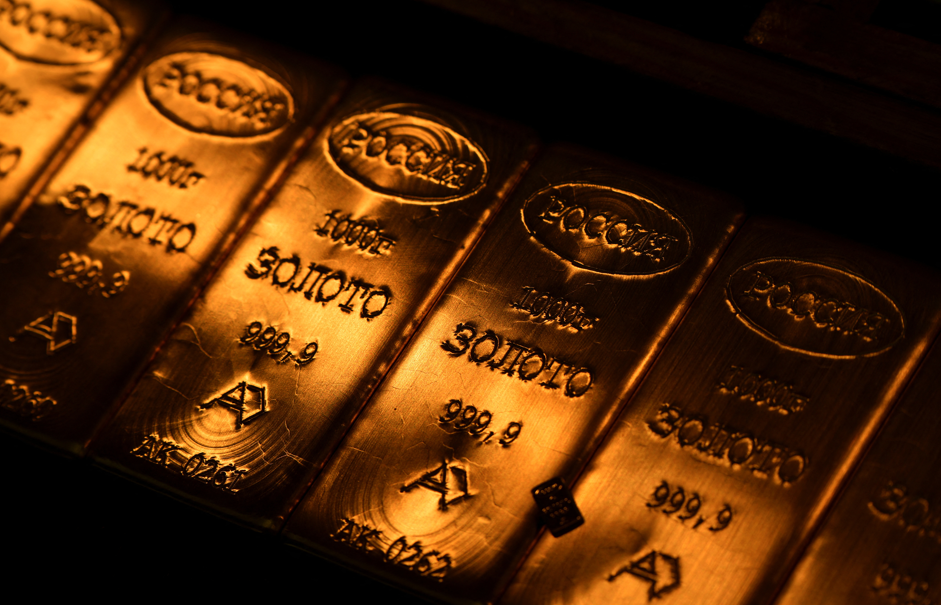 Ouro fecha em queda de 4% com dólar forte em meio ao conflito no Oriente Médio