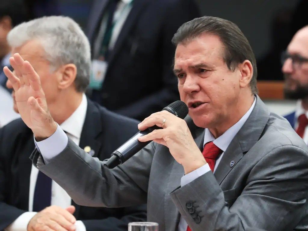Ministro do Trabalho debate fim da escala 6x1 na Câmara dos Deputados