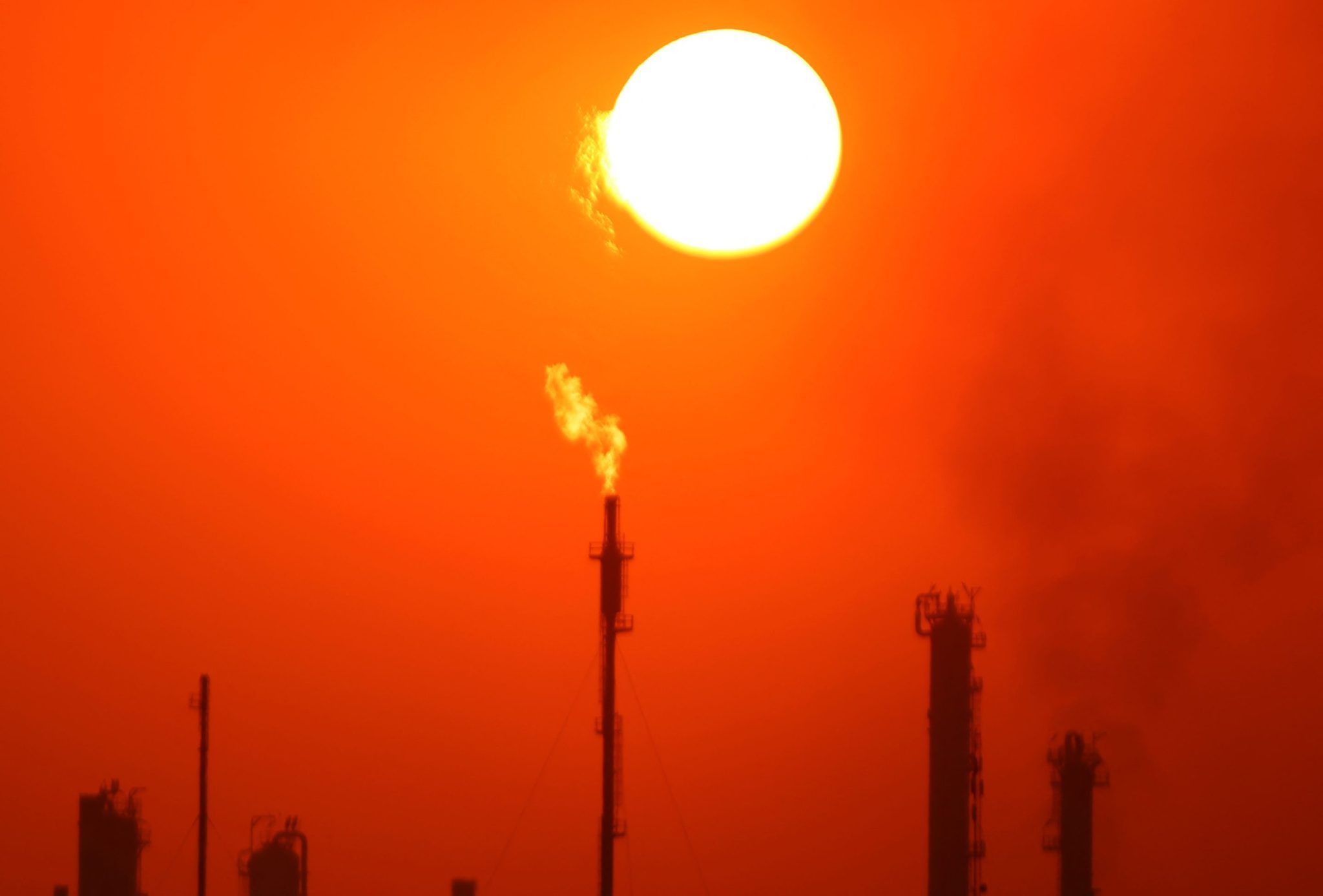 Guerra no Irã: Crise no petróleo pode ser a maior da história, diz especialista