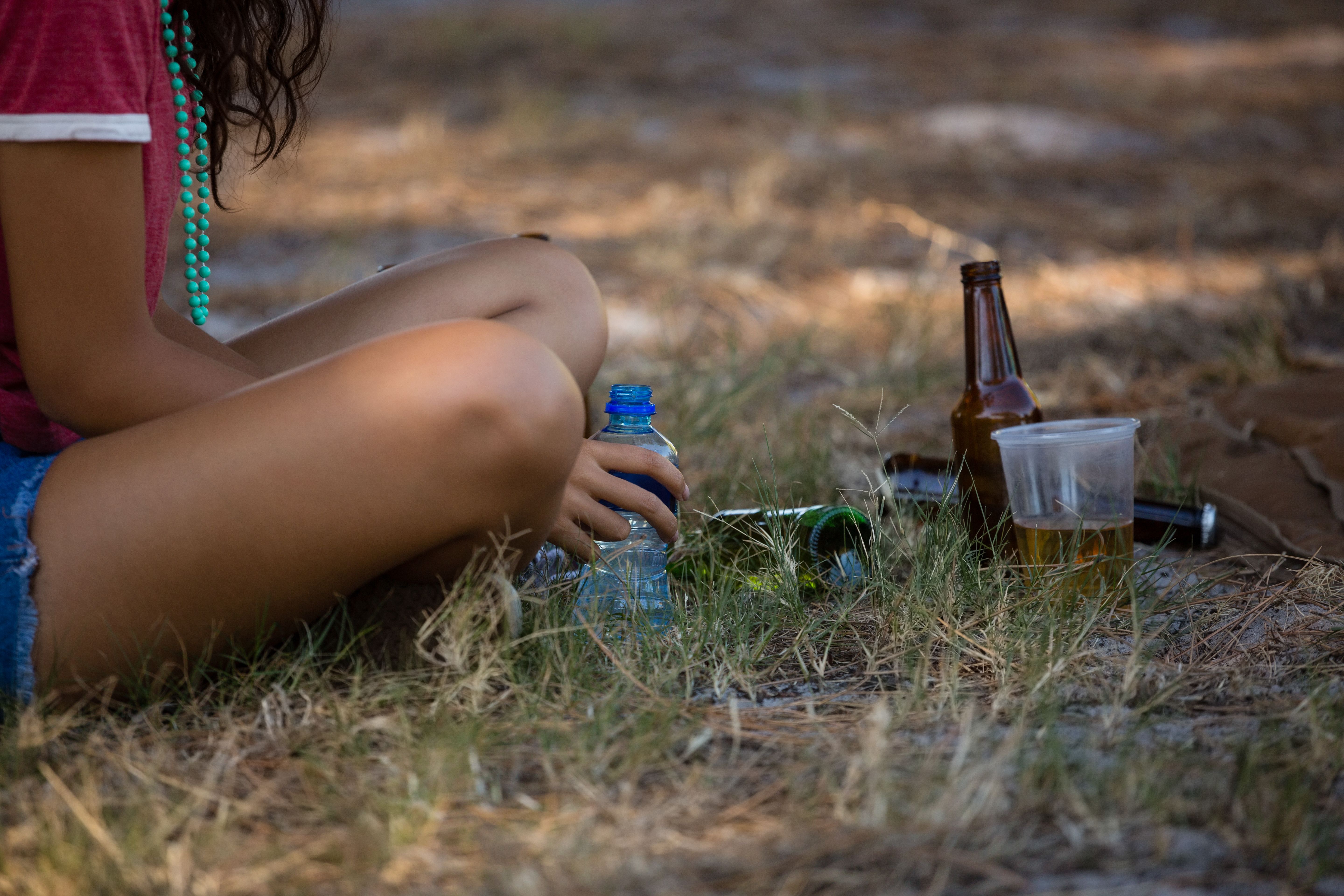 Mãe é condenada por permitir consumo de álcool por filha adolescente e postar vídeo