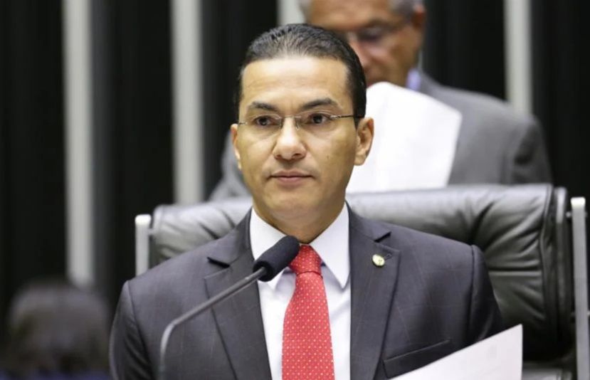 Marcos Pereira pede desculpas após criticar fim da escala 6x1