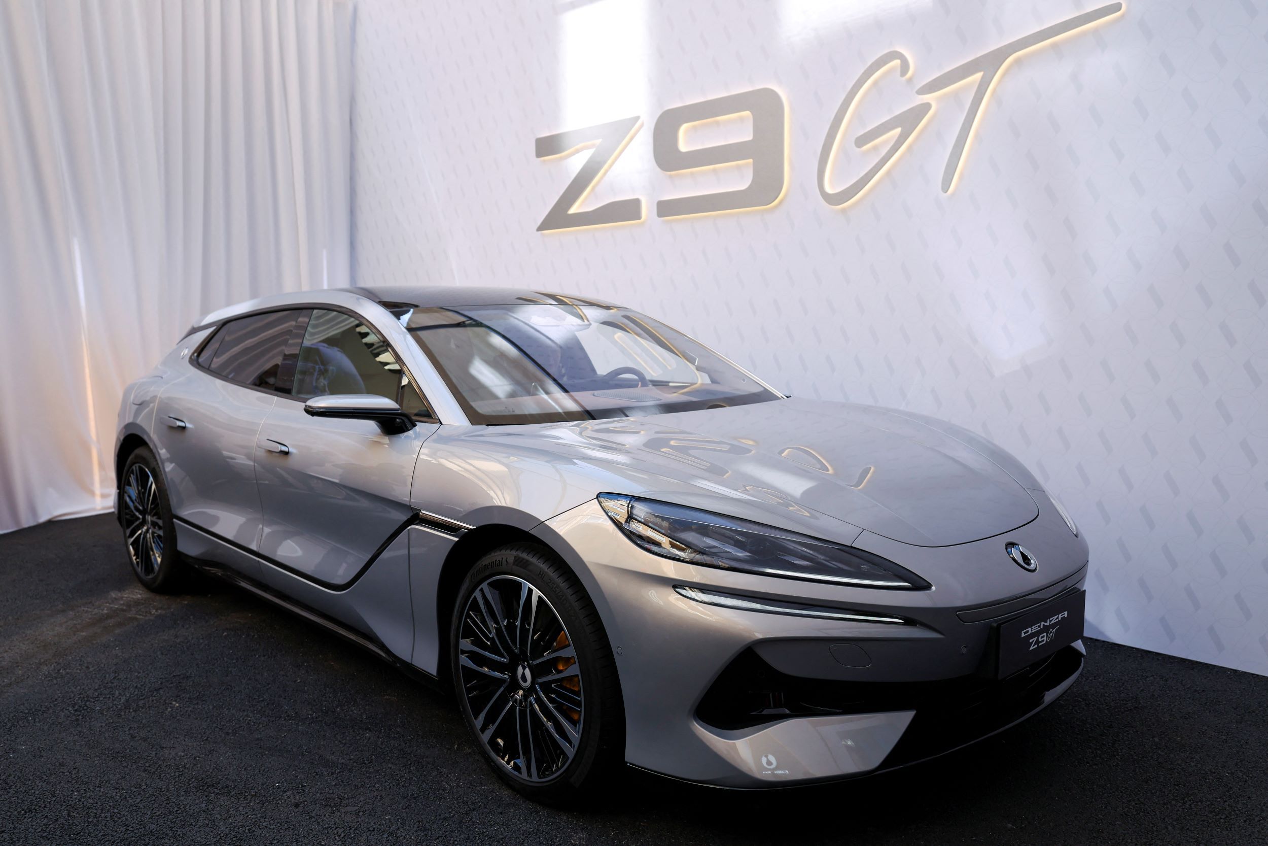 BYD avança no mercado premium com marca Denza no Brasil