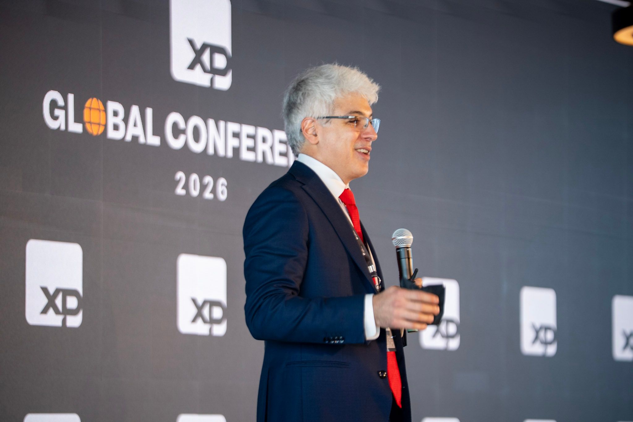 Economista da Vanguard fala sobre cenário econômico global em conferência