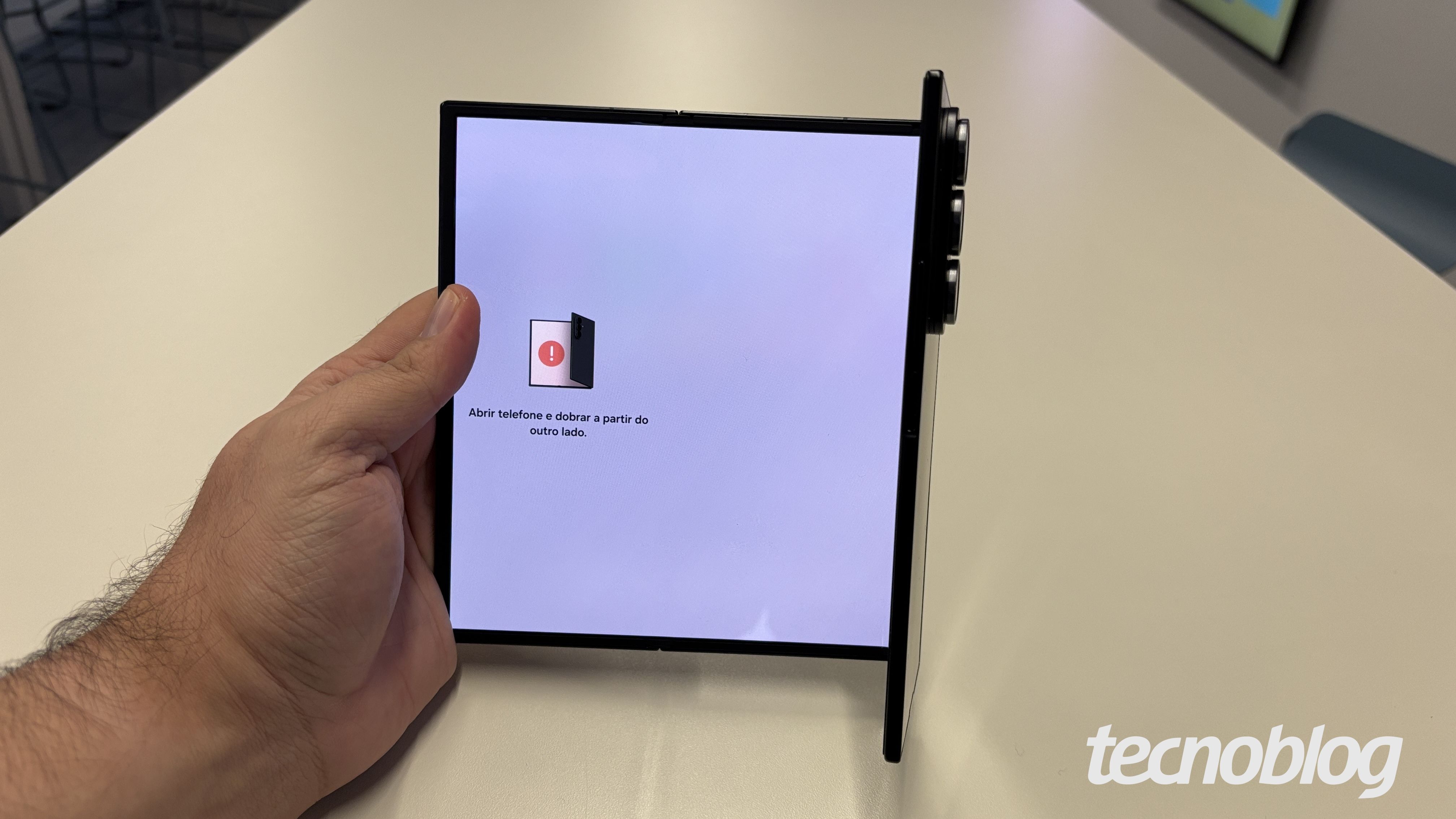 Samsung encerra vendas do Galaxy Z TriFold, smartphone com três dobras