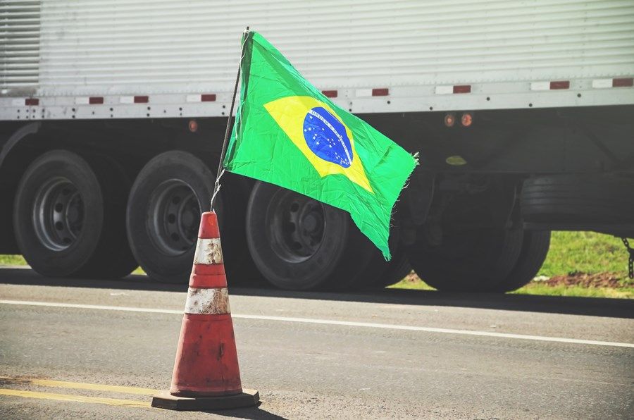 Caminhoneiros defendem paralisação nacional após alta do diesel