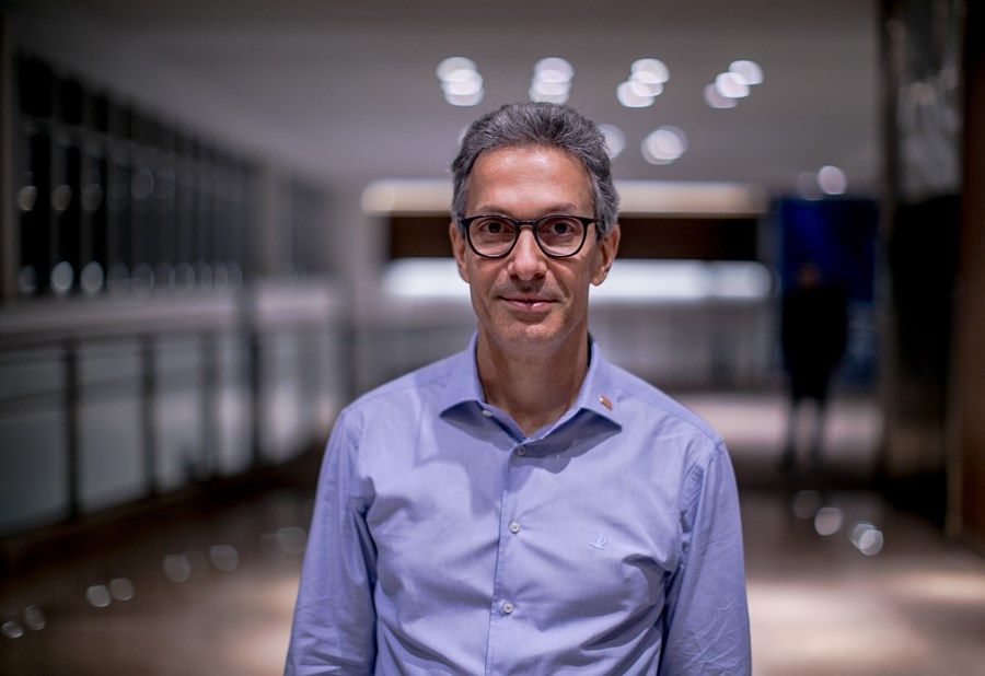 Zema renuncia ao governo de MG; Simões assume e disputa por chapas se intensifica