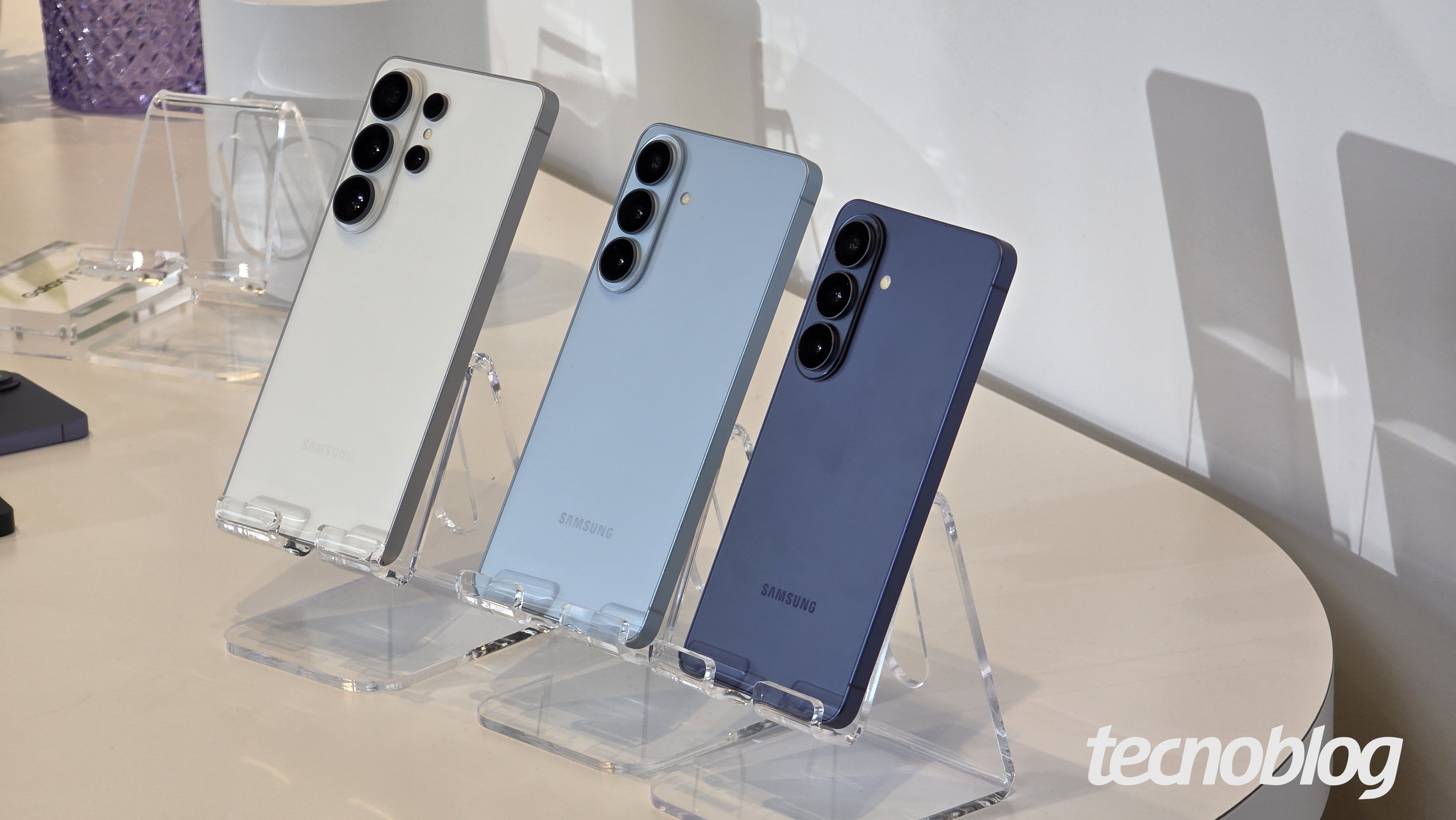 Galaxy S26 recebe atualização com suporte ao AirDrop da Apple