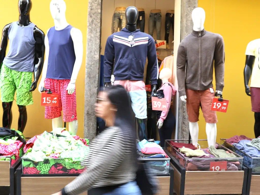 Varejo: Desaceleração do consumo impacta resultados do 4º trimestre de 2025