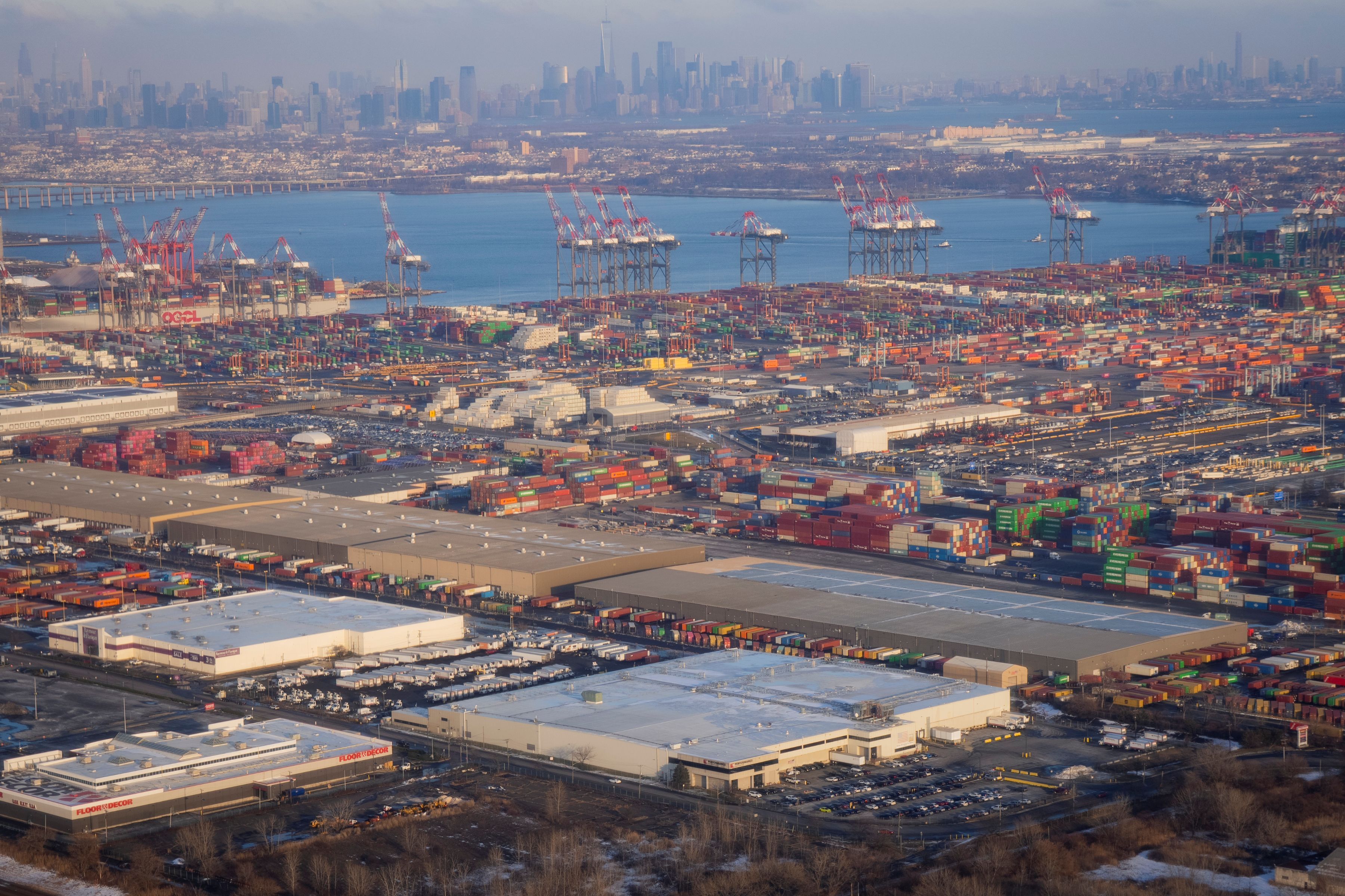 Guerra no Irã afeta logística global e eleva custos de transporte